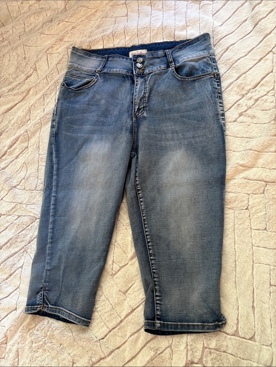 Red bottoms Denim - Christian Louboutin Medium Blue Cropped Ankle Jeans